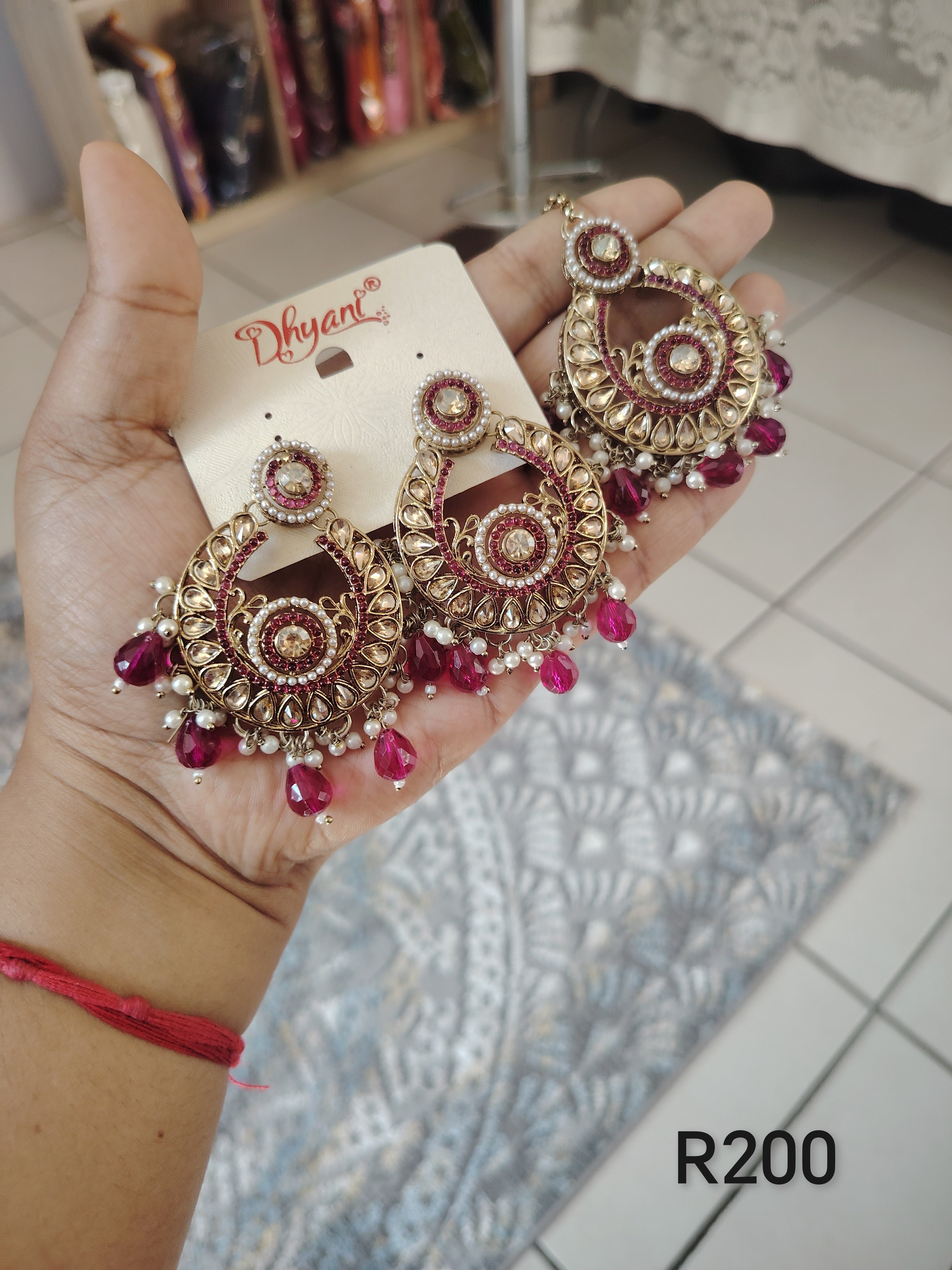 Earring and sirbandi set