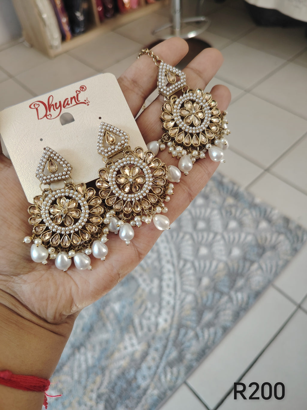 Earring and sirbandi set