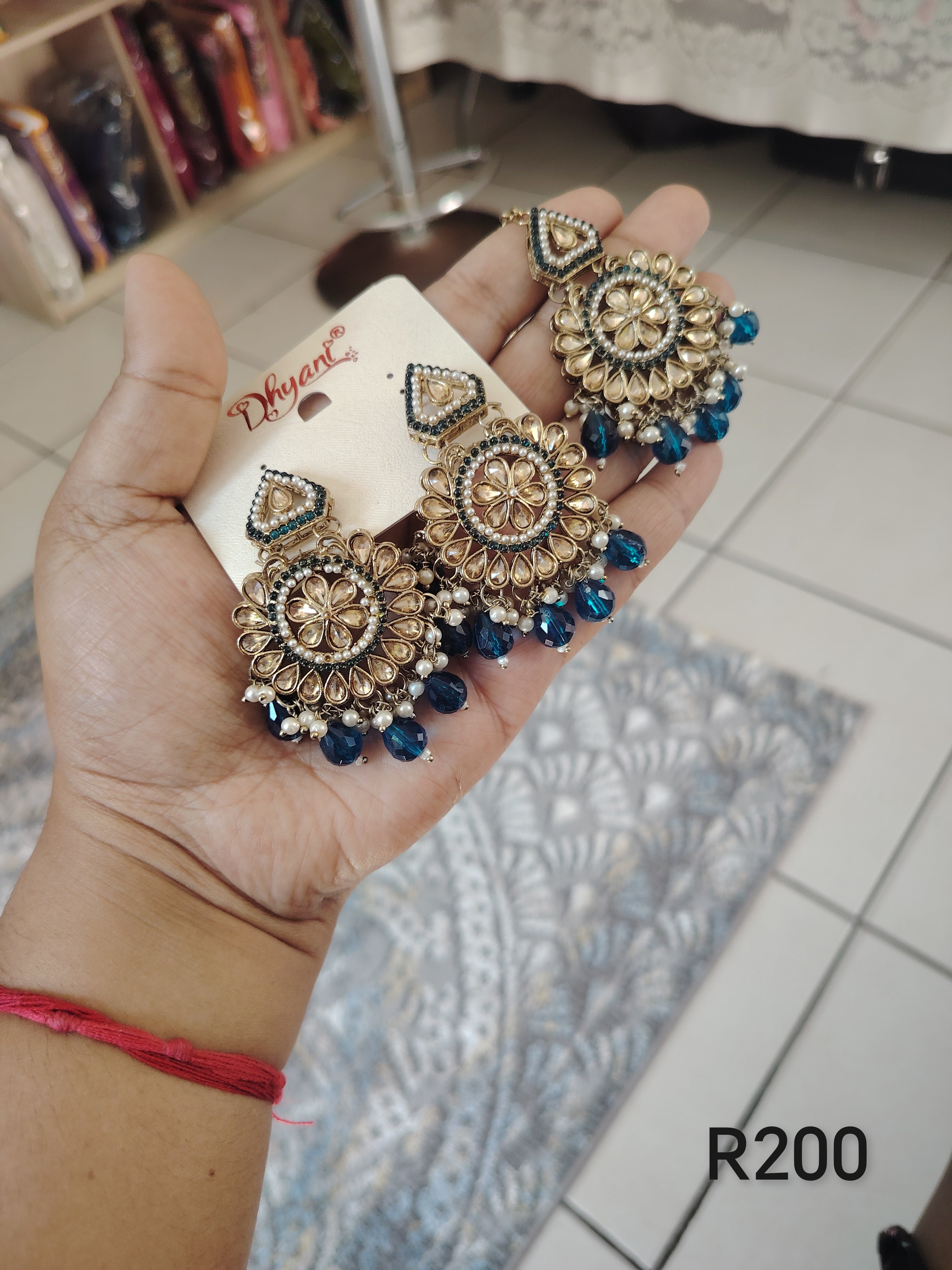 Earring and sirbandi set