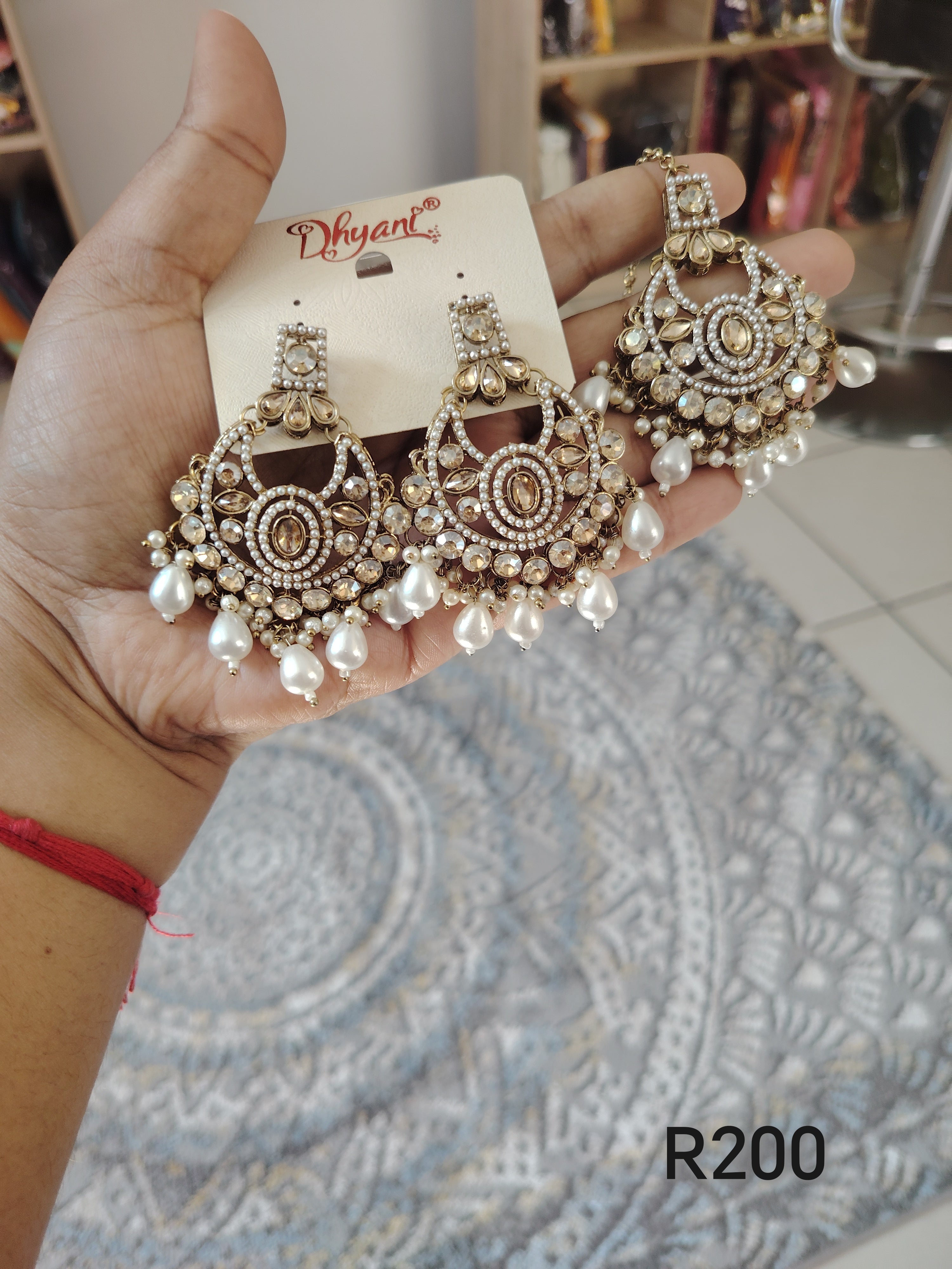 Earring and sirbandi set